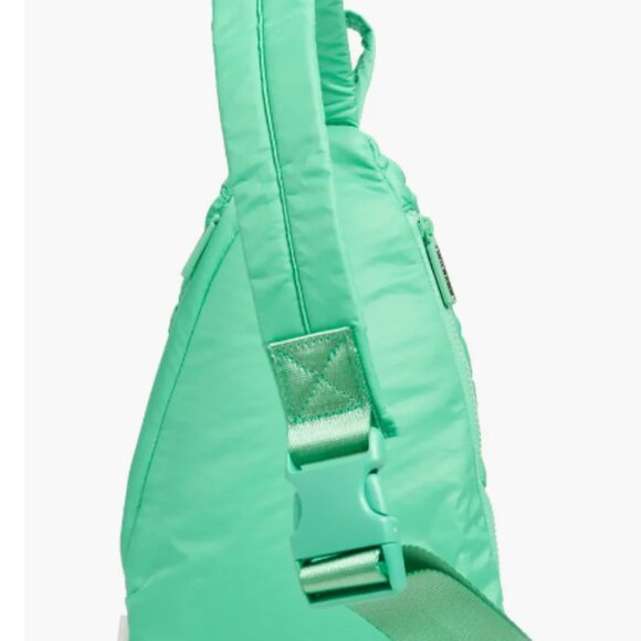 WILDFOX Blue Cloud Quilted Sling Pack flower flower puffer NWT backpack - Picture 9 of 11